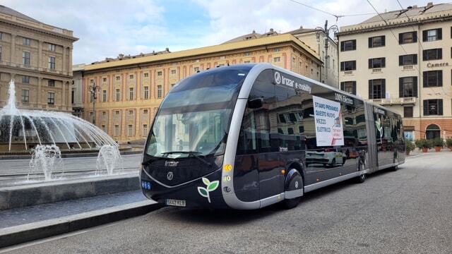 Amt, al via la sperimentazione con i nuovi e-bus: le foto delle prove in città, da Nervi a Voltri